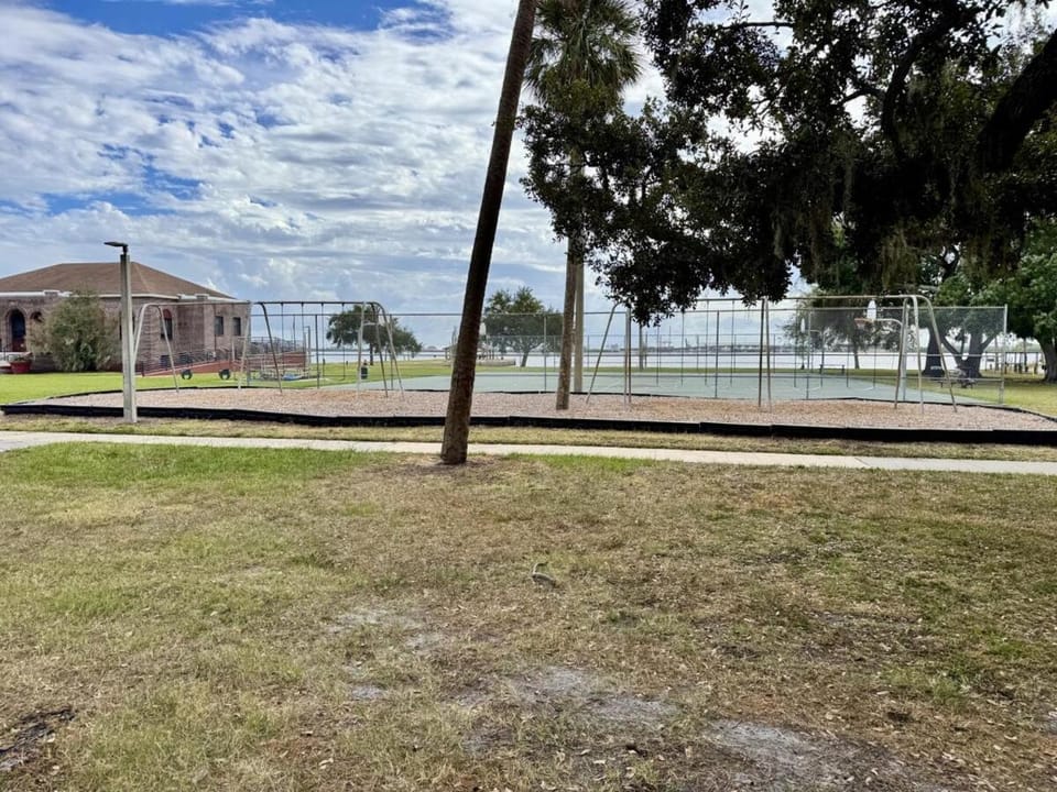 Pool, Waterfront Community, Palmetto Beach Compound 1 Apartment in Tampa
