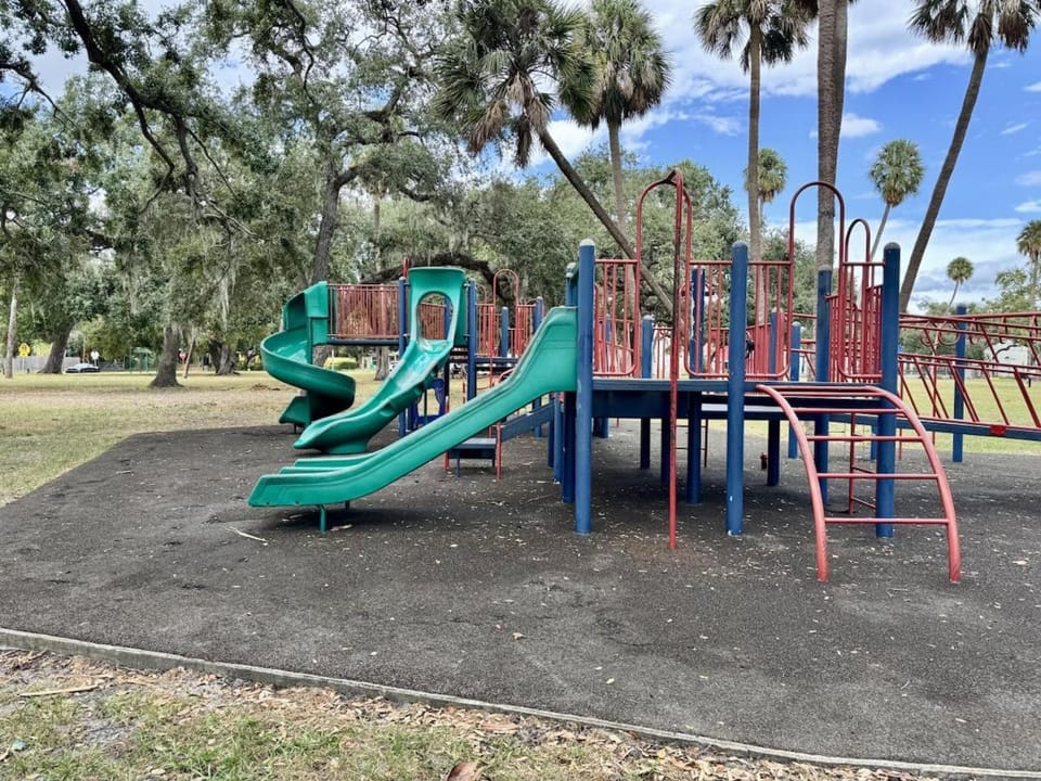 Pool, Waterfront Community, Palmetto Beach Compound 1 Apartment in Tampa