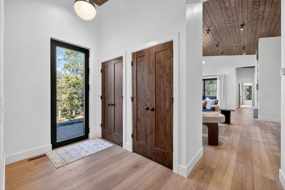 The Luxe House - 30min to Yellowstone, Hot Tub, Fire Pit, Luxe Home House in Island Park