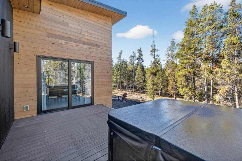 The Luxe House - 30min to Yellowstone, Hot Tub, Fire Pit, Luxe Home House in Island Park