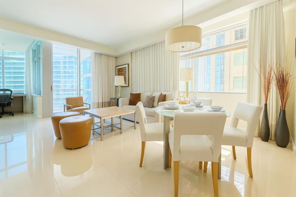 AKA Hotel Stunning Views w- Free parking Apartment in Brickell