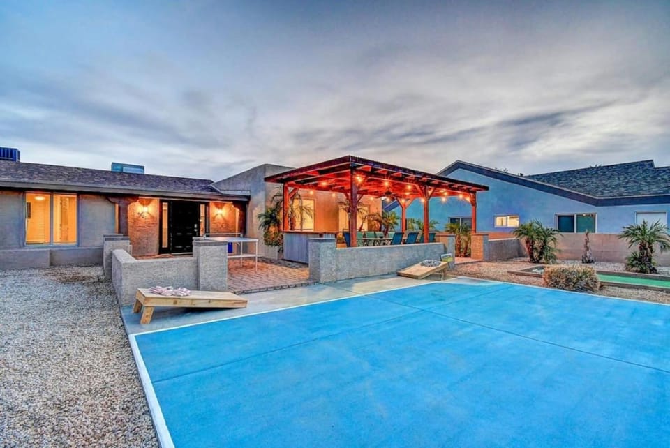 9 Large Bedrooms Private Pool Pool Table House in Phoenix