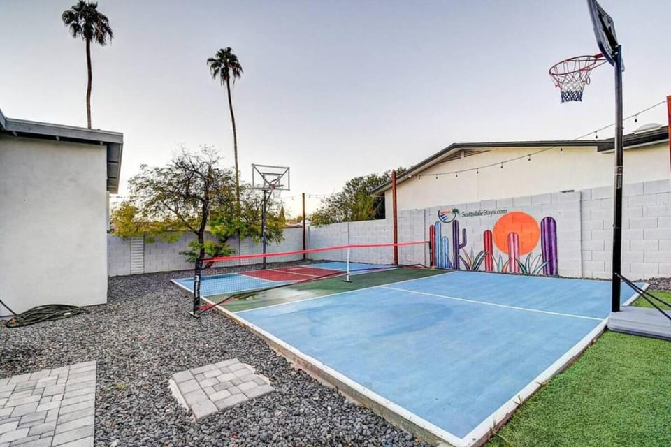 9 Large Bedrooms Basketball Court HotTub House in Scottsdale