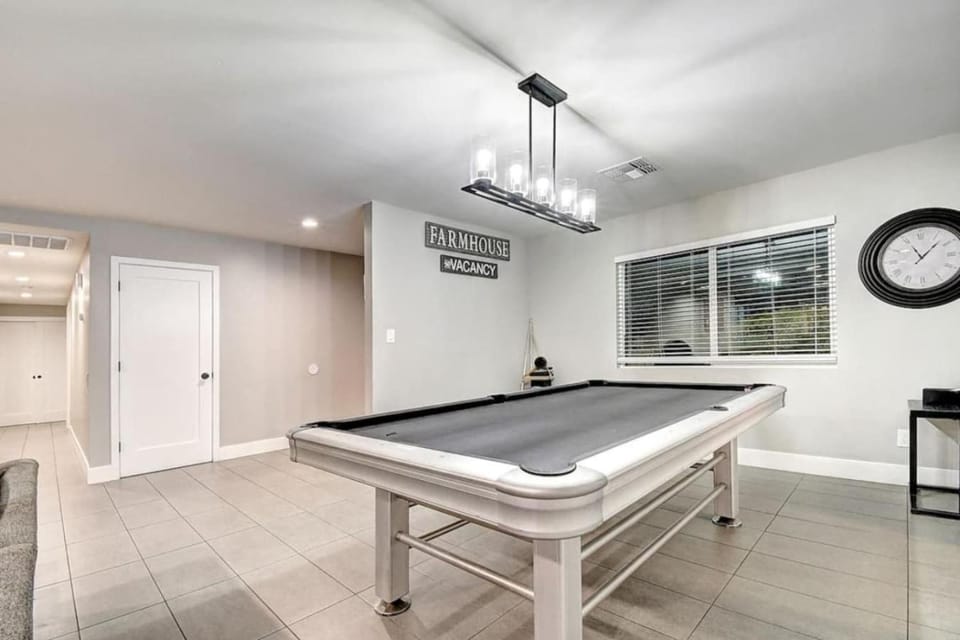 9 Large Bedrooms Basketball Court HotTub House in Scottsdale