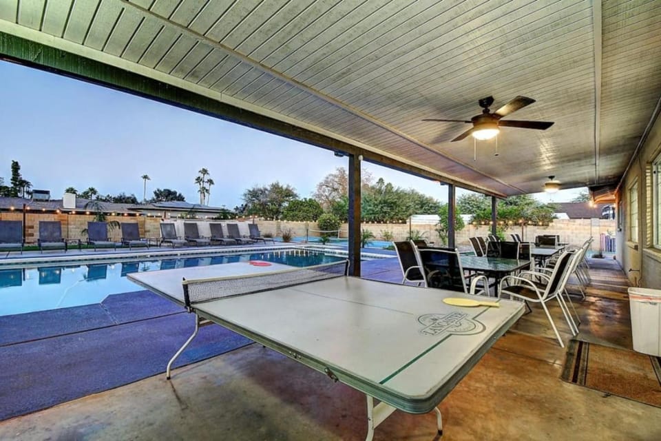 9 Large Bedrooms Game Lounge Fire Pit House in Phoenix