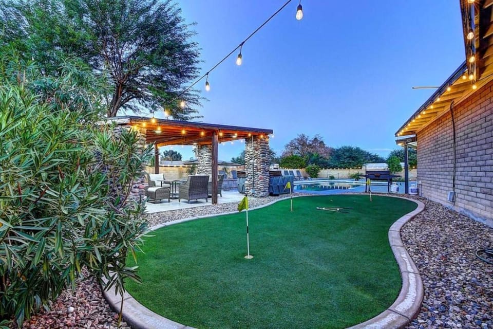 9 Large Bedrooms Game Lounge Fire Pit House in Phoenix