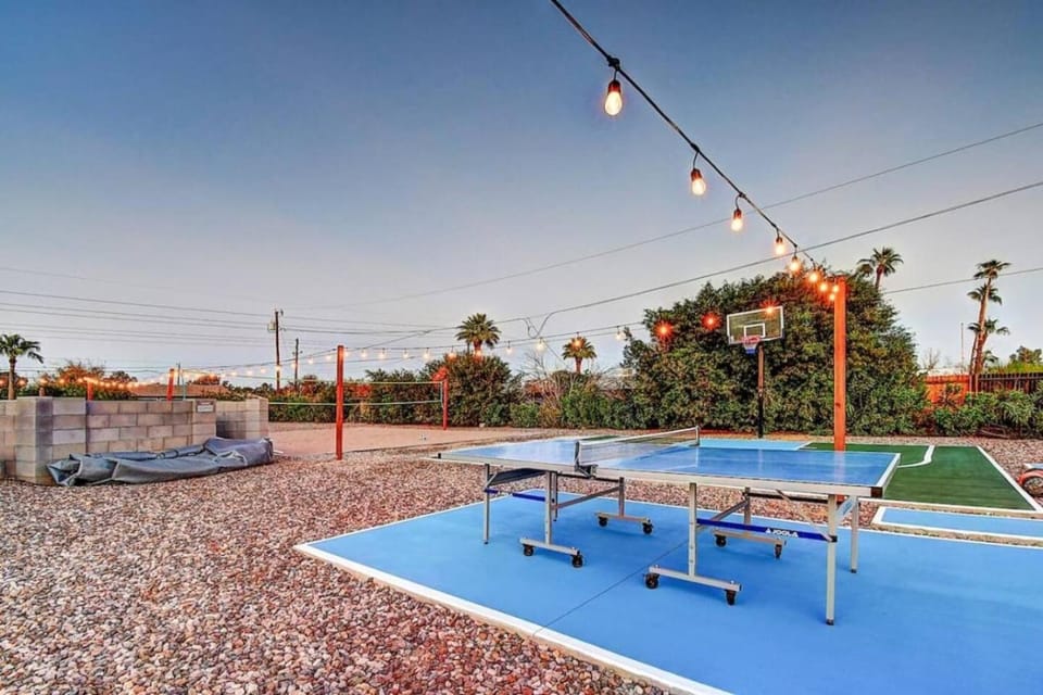 6 Bedrooms Sport Court Hot Tub House in Scottsdale