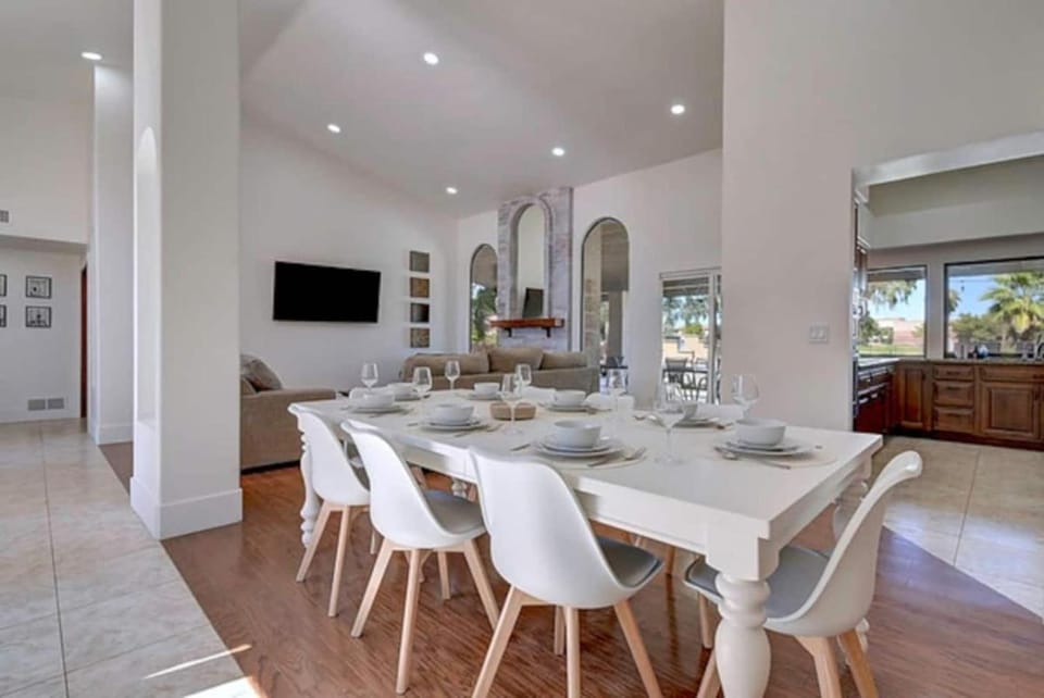 10 Large Bedrooms Sport Court Pool House in Phoenix