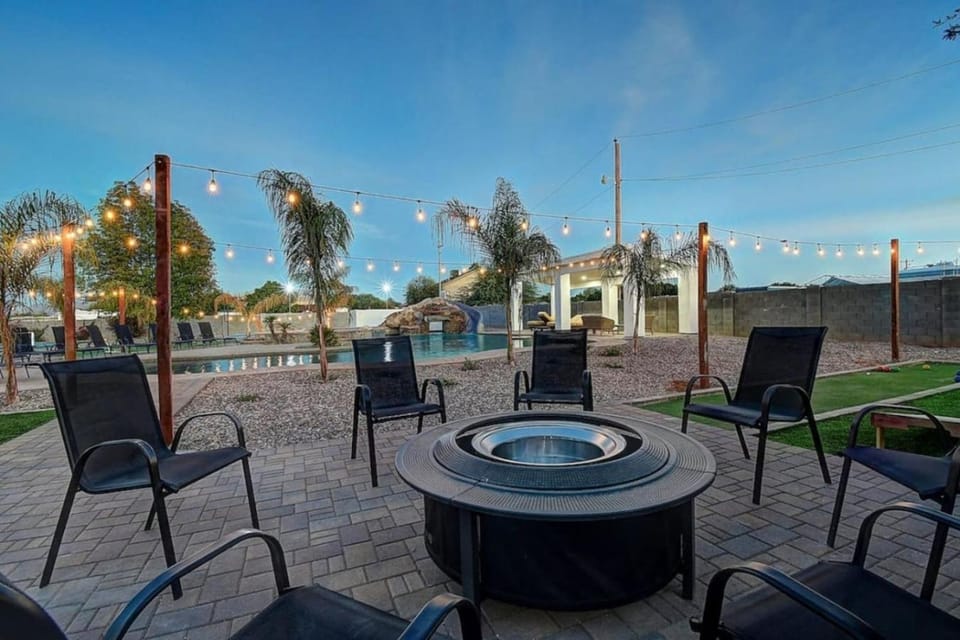 12 Large Bedrooms Waterfall Game Lounge House in Phoenix