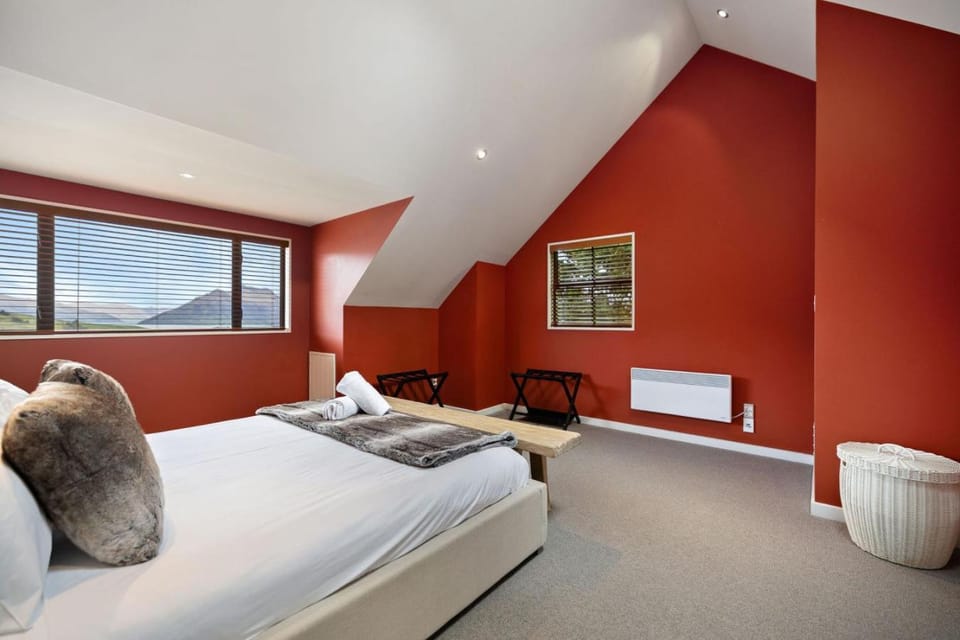 Golden Stay Queenstown House in Queenstown