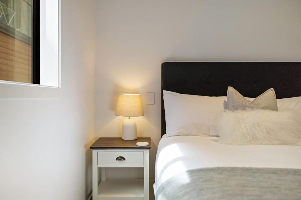 Modern Queenstown Apartment - walk to town Apartment in Queenstown