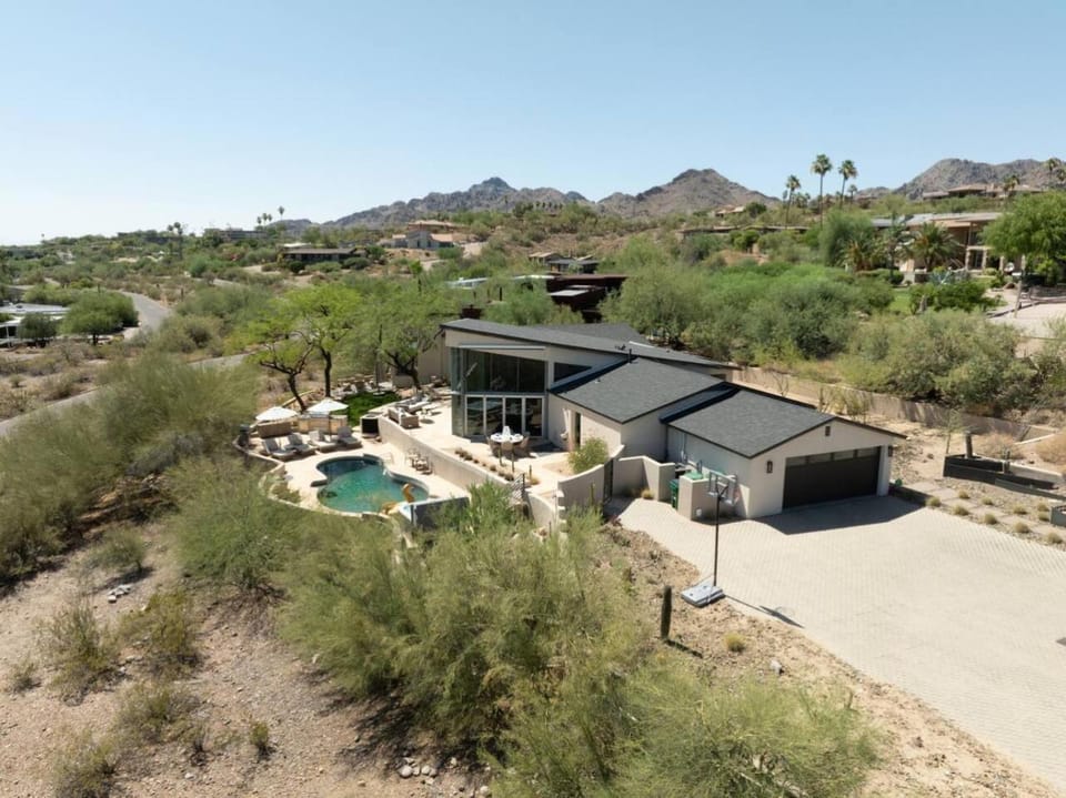 Sand and Sky House in Paradise Valley
