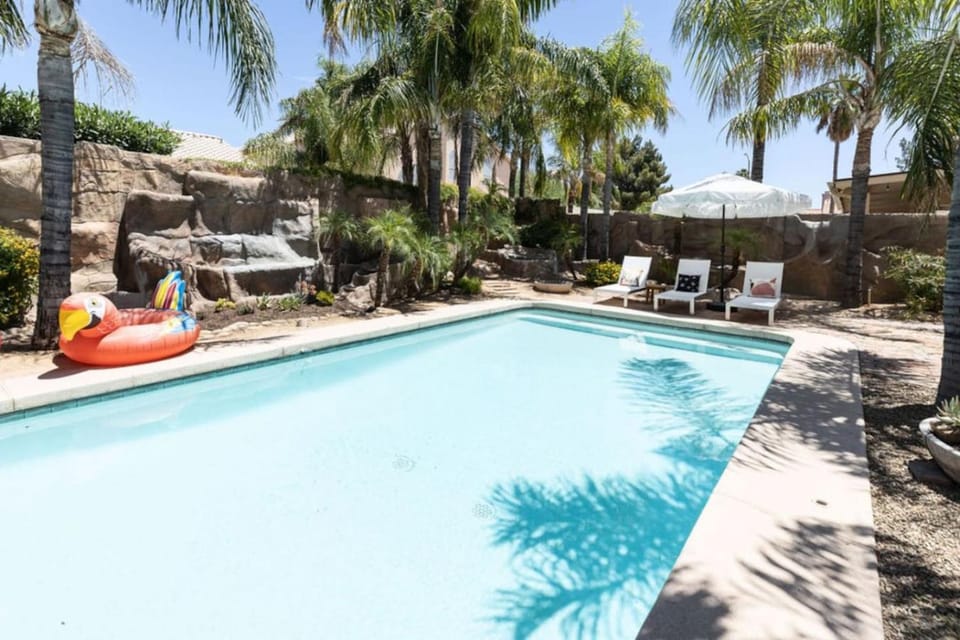 Tropical Desert House in Desert Ridge