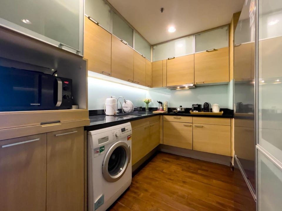 300m BTS l Large 110 sqm l Pool and Sauna Apartment in Bangkok