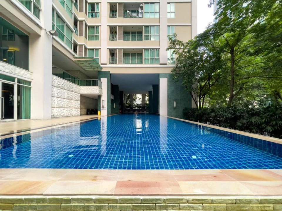 300m BTS l Large 110 sqm l Pool and Sauna Apartment in Bangkok