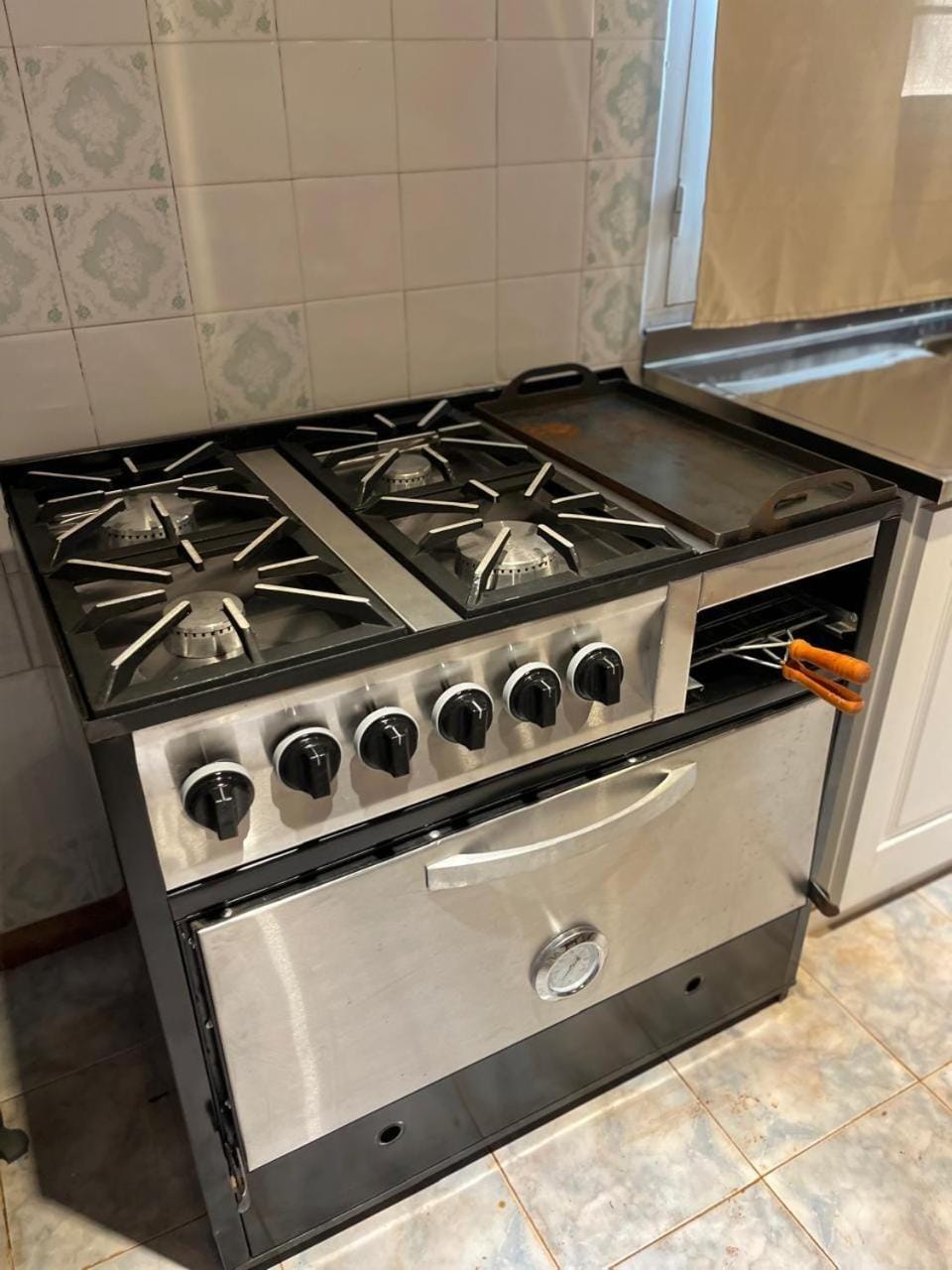 Kitchen or kitchenette, stove