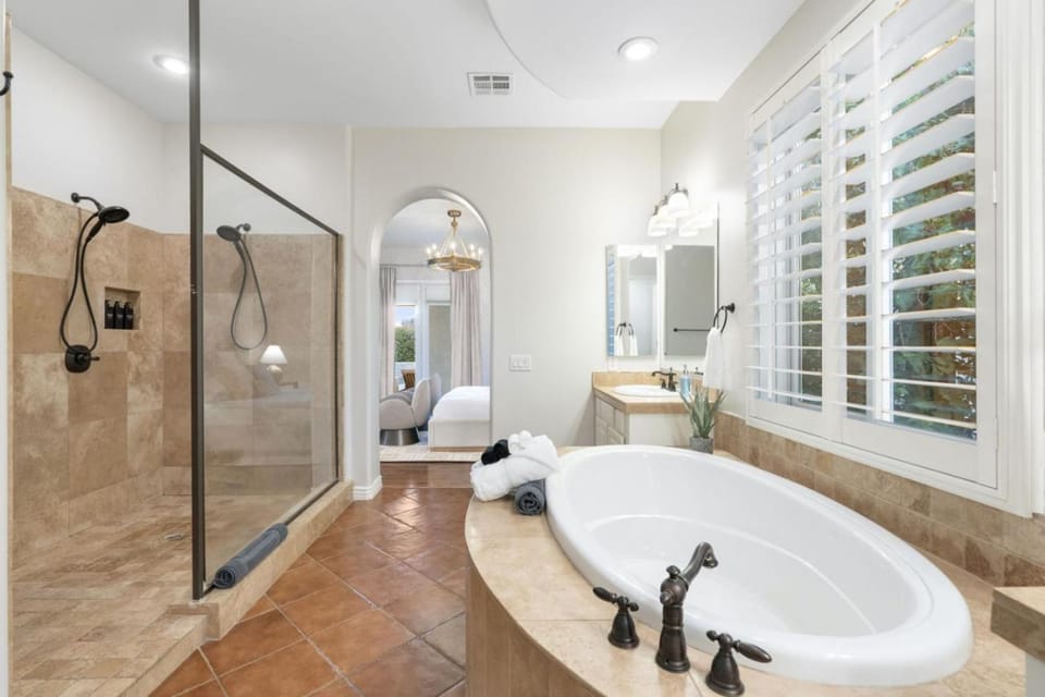 Shower, Toilet, Bathroom, Bath, towels