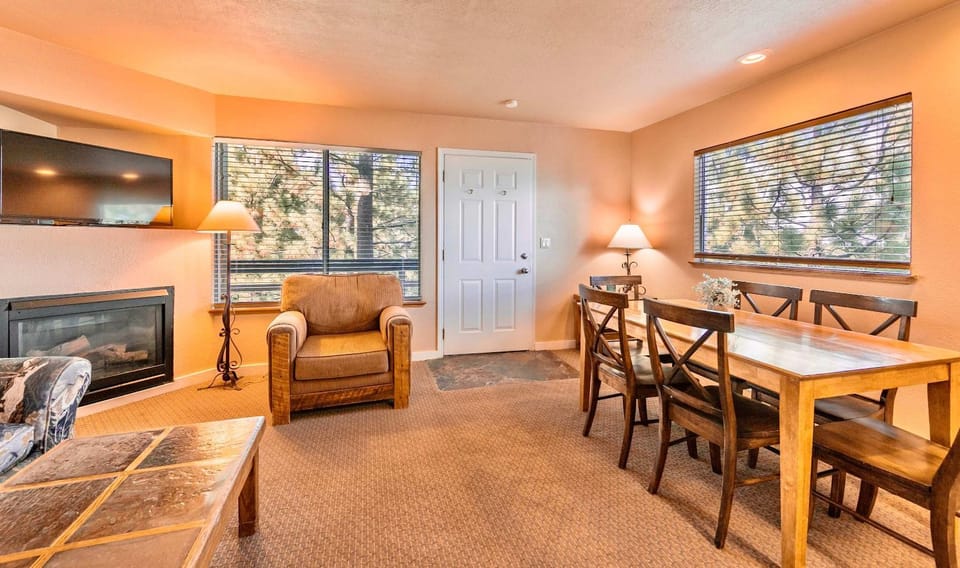 Galaxy Way Close to Stagecoach Chair Apartment in Kingsbury