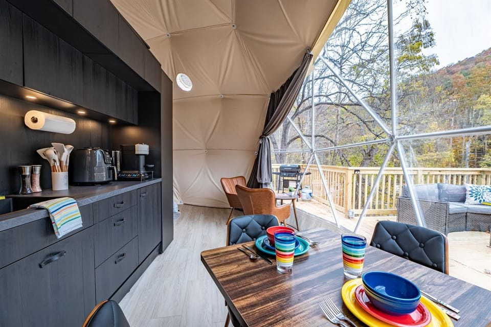 Romantic Geodesic Dome Hot Tub Under the Stars House in West Virginia