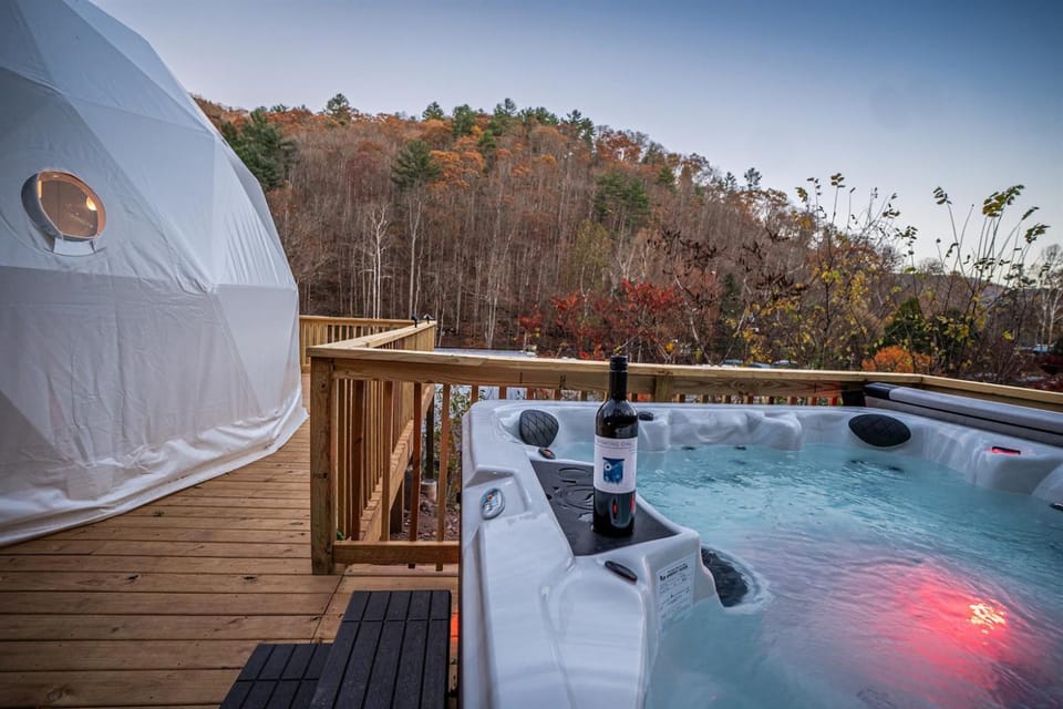 Romantic Geodesic Dome Hot Tub Under the Stars House in West Virginia