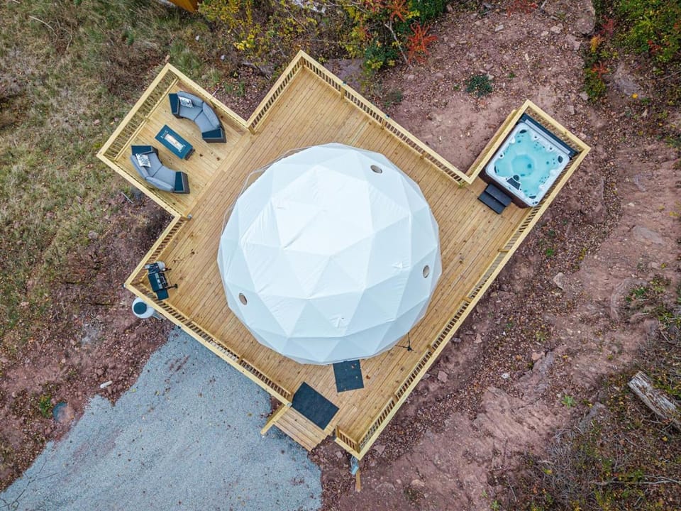 Romantic Geodesic Dome Hot Tub Under the Stars House in West Virginia