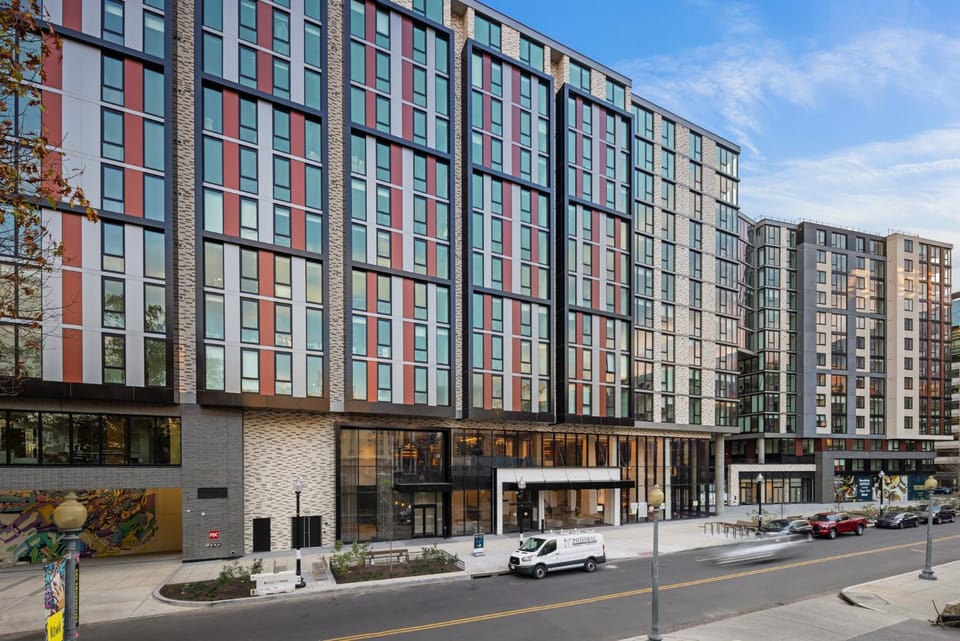Property building, Neighbourhood, City view, Location