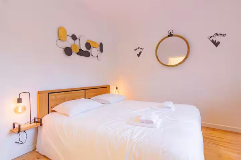 Hotel Le Grillon- studio numéro 11 premier étage ou T2 numéro 9 rez-de-chaussée Apartment in Catalonia
