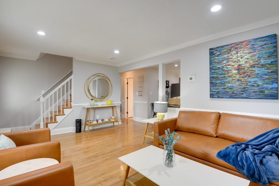 Great for Gatherings! Charming Woodbridge Duplex House in Maryland