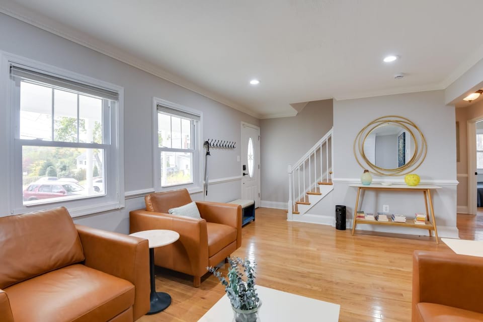Great for Gatherings! Charming Woodbridge Duplex House in Maryland