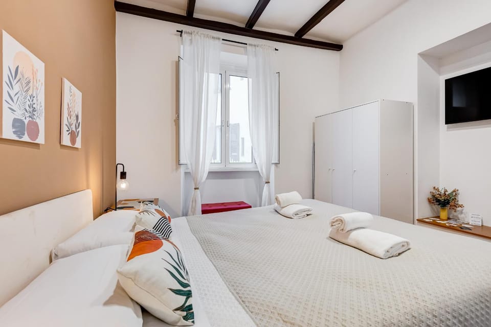 Bed, TV and multimedia, Photo of the whole room, Bedroom, towels, wardrobe