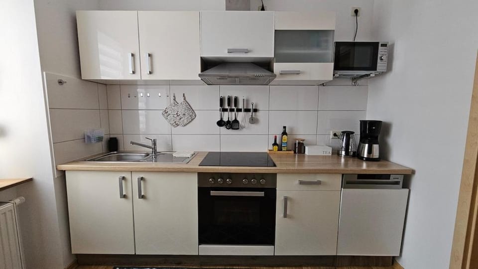 Coffee/tea facilities, Kitchen or kitchenette, oven, pet friendly, stove, toaster