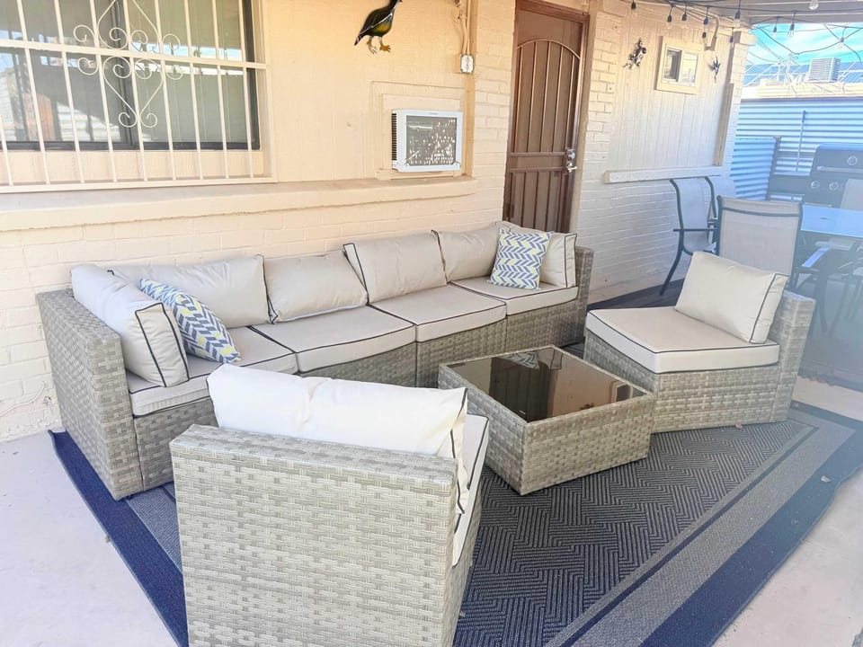 Mins from the UofA & Downtown 4BR 2BA Entire Home House in Tucson