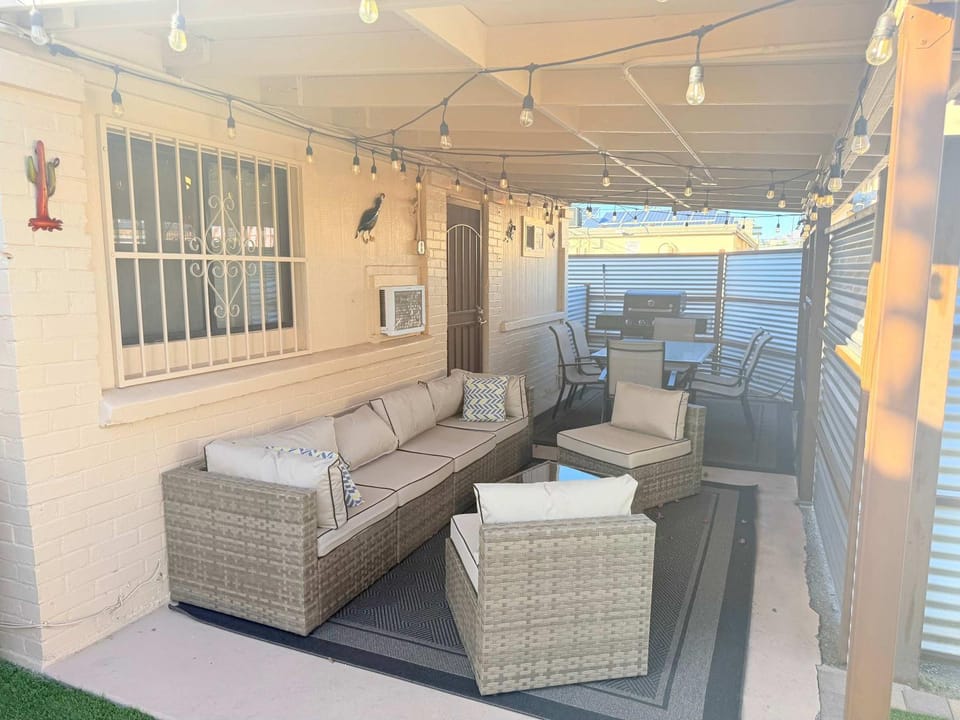 Mins from the UofA & Downtown 4BR 2BA Entire Home House in Tucson