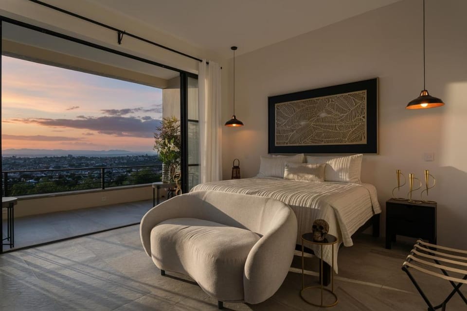 Bed, View (from property/room), Bedroom, City view