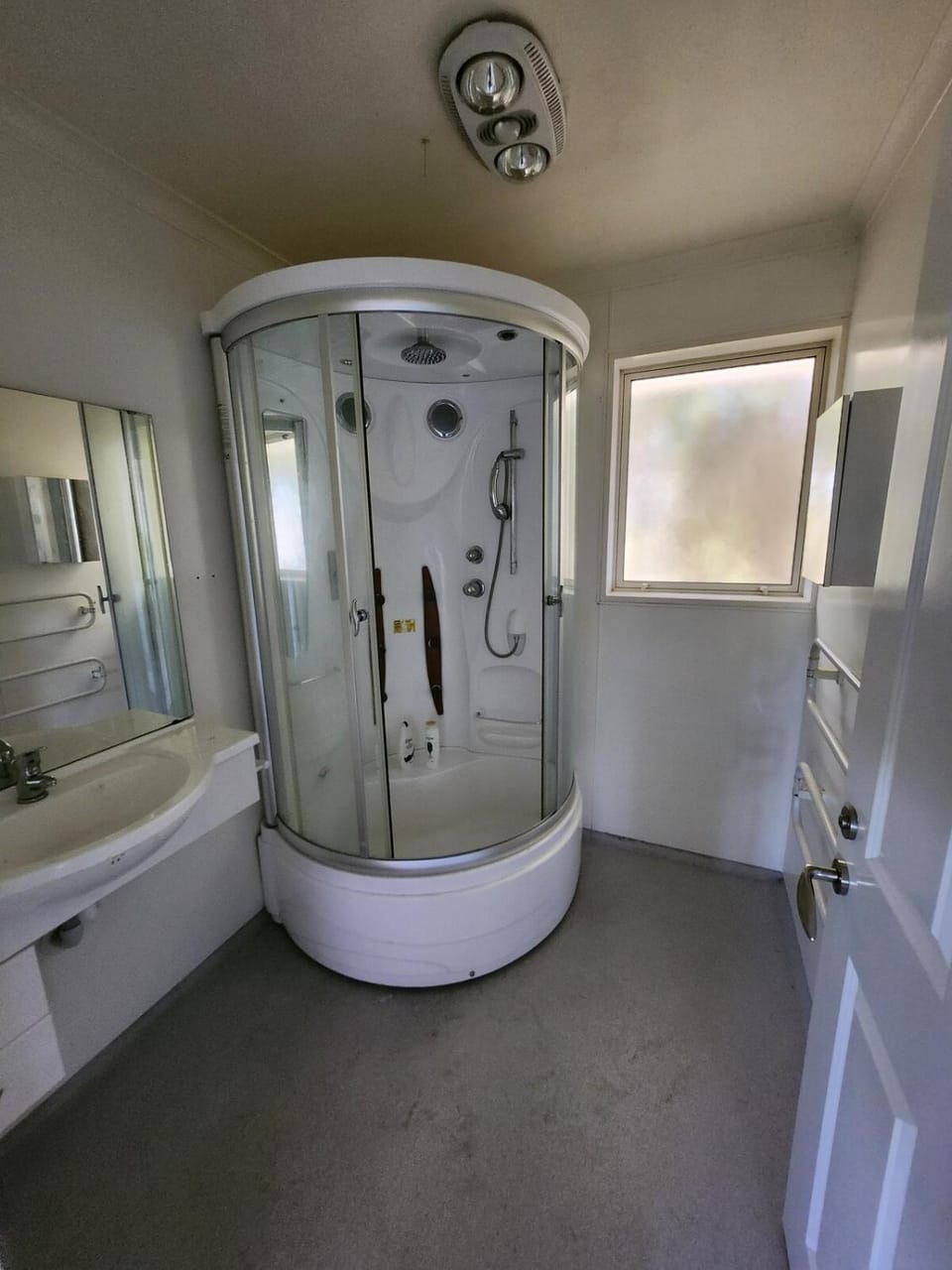 2 bedroom whole house 1 Queen 2 Single bed House in Otago