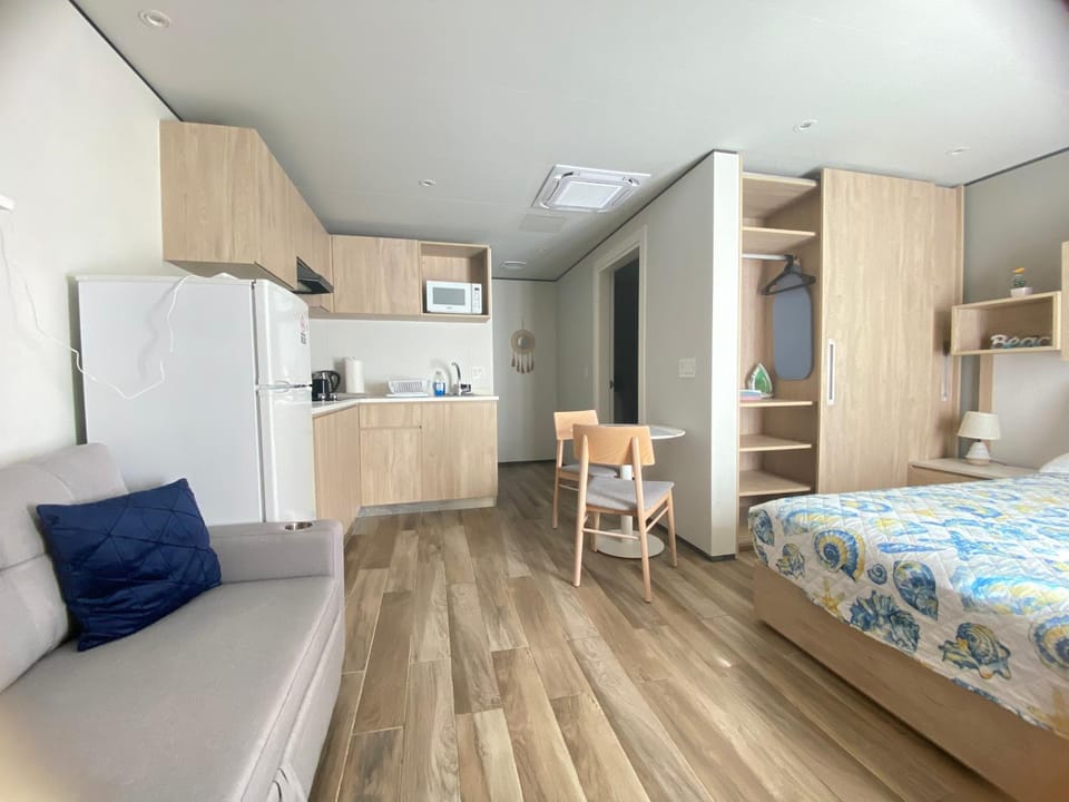 Photo of the whole room, Seating area, Dining area, Bedroom