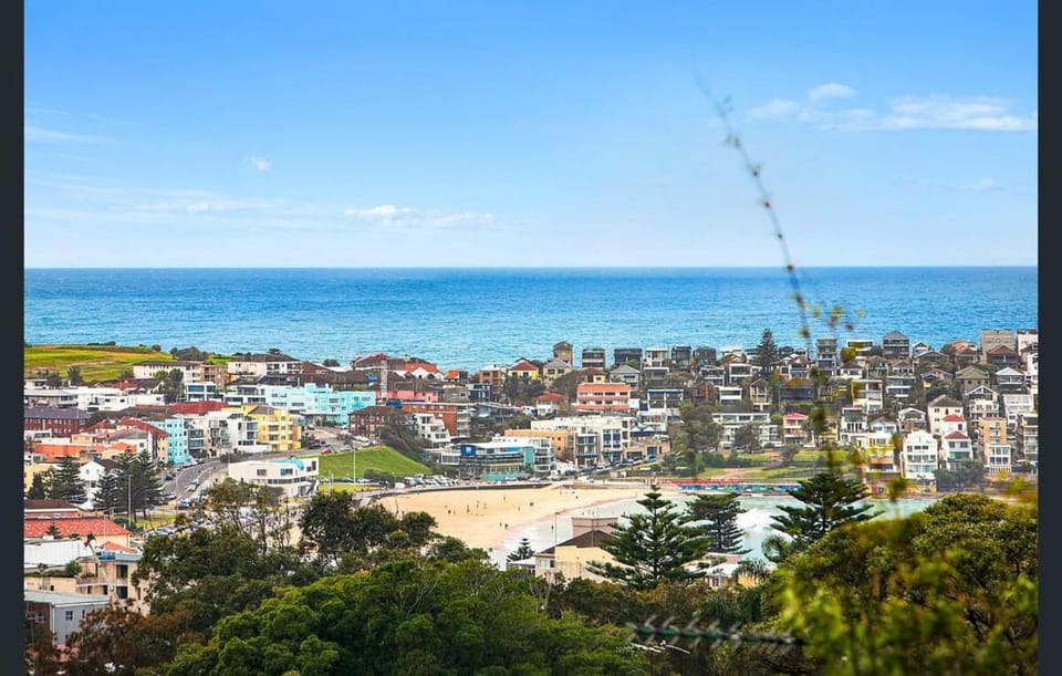 Bondi Beach Views Spacious 4BR Bondi Home House in Sydney