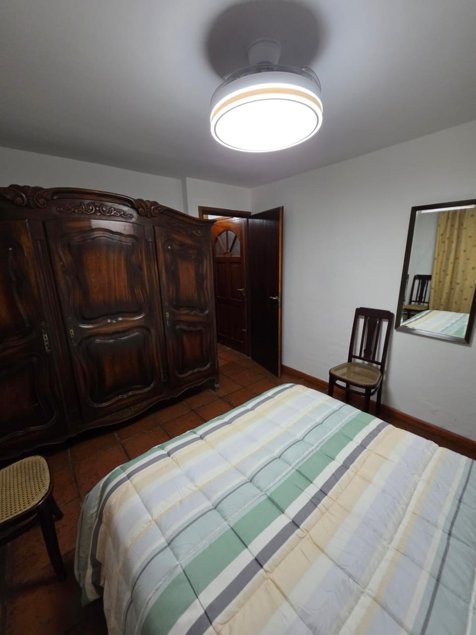 Photo of the whole room, Bedroom