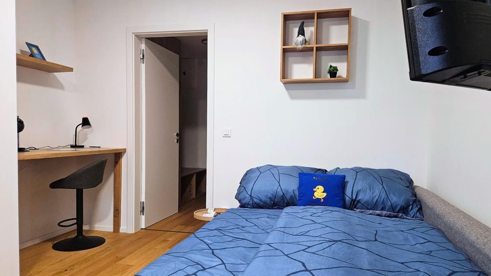 Living room, Photo of the whole room, Seating area, Bedroom
