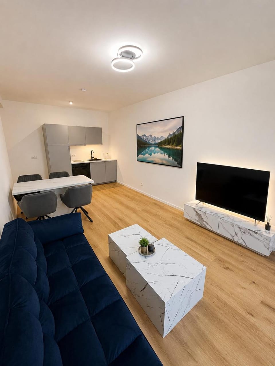 Exklusiv 2BR Penthouse! AC - Balcony - Garage! Apartment in Vienna