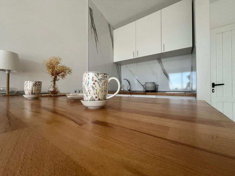 Coffee/tea facilities, Kitchen or kitchenette, Dining area