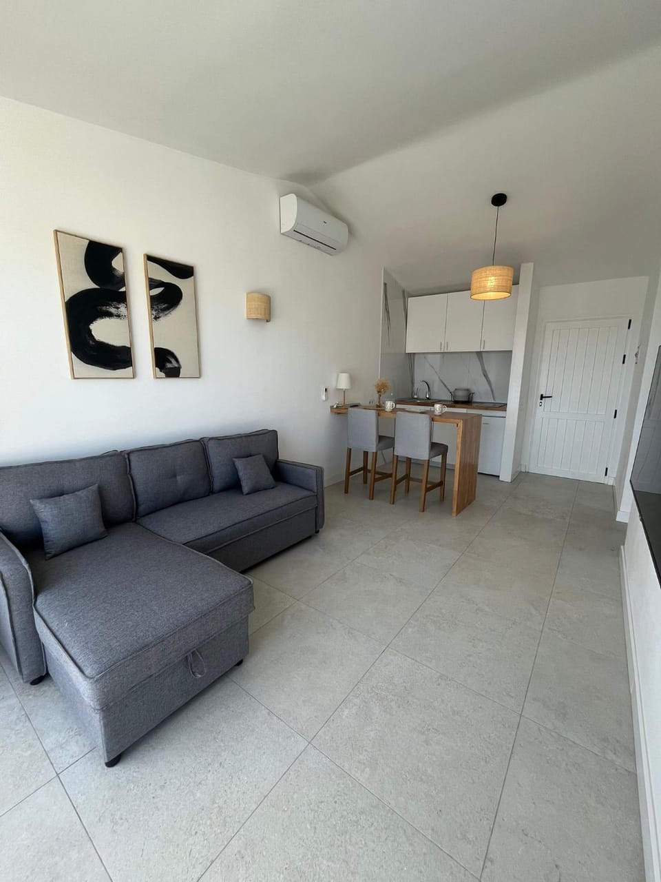 Kitchen or kitchenette, Living room, Seating area, Dining area, air conditioner