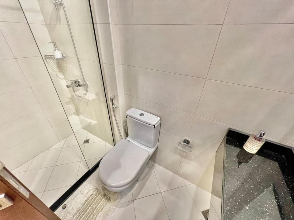Not far from metro Spacious Apartment in Dubai