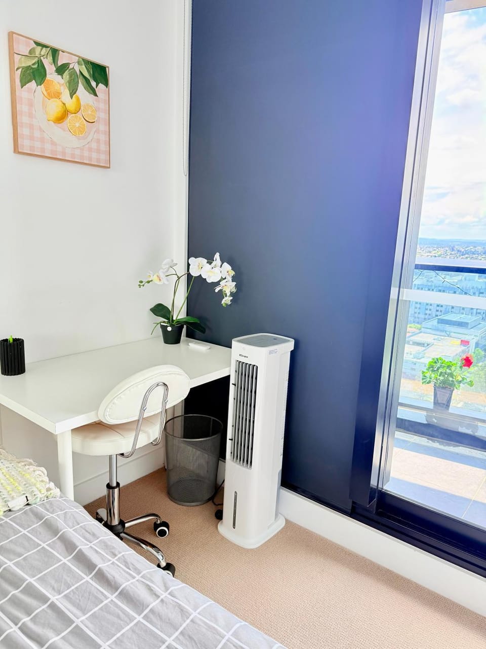 Private Room and bathroom in Shared Apartment with Host Bed and Breakfast in Melbourne