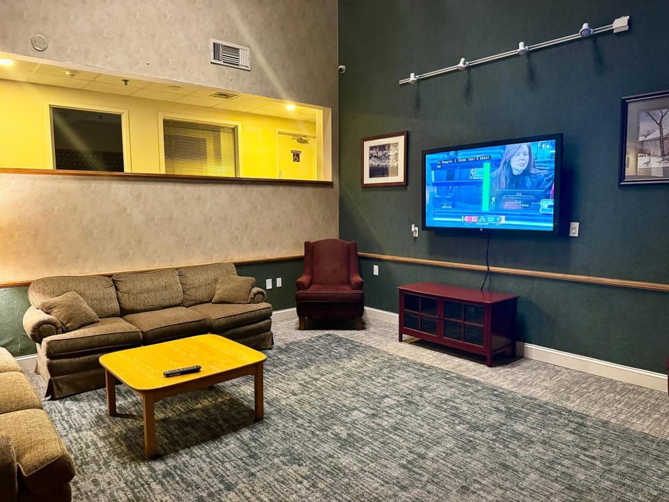 Communal lounge/ TV room, Seating area
