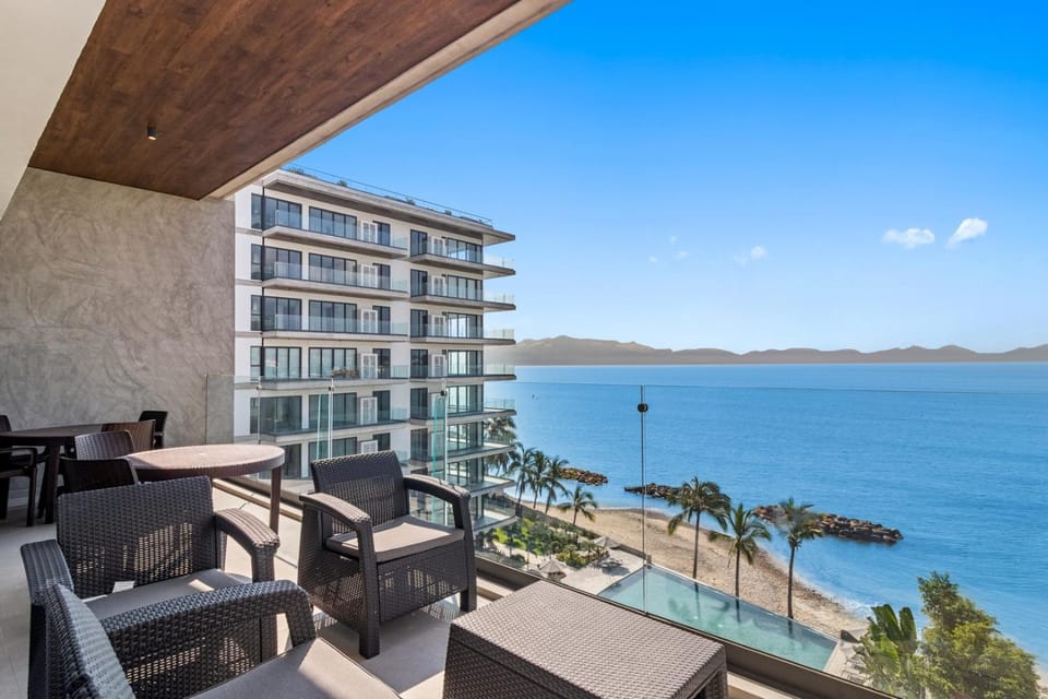 Balcony/Terrace, Mountain view, Pool view, Sea view