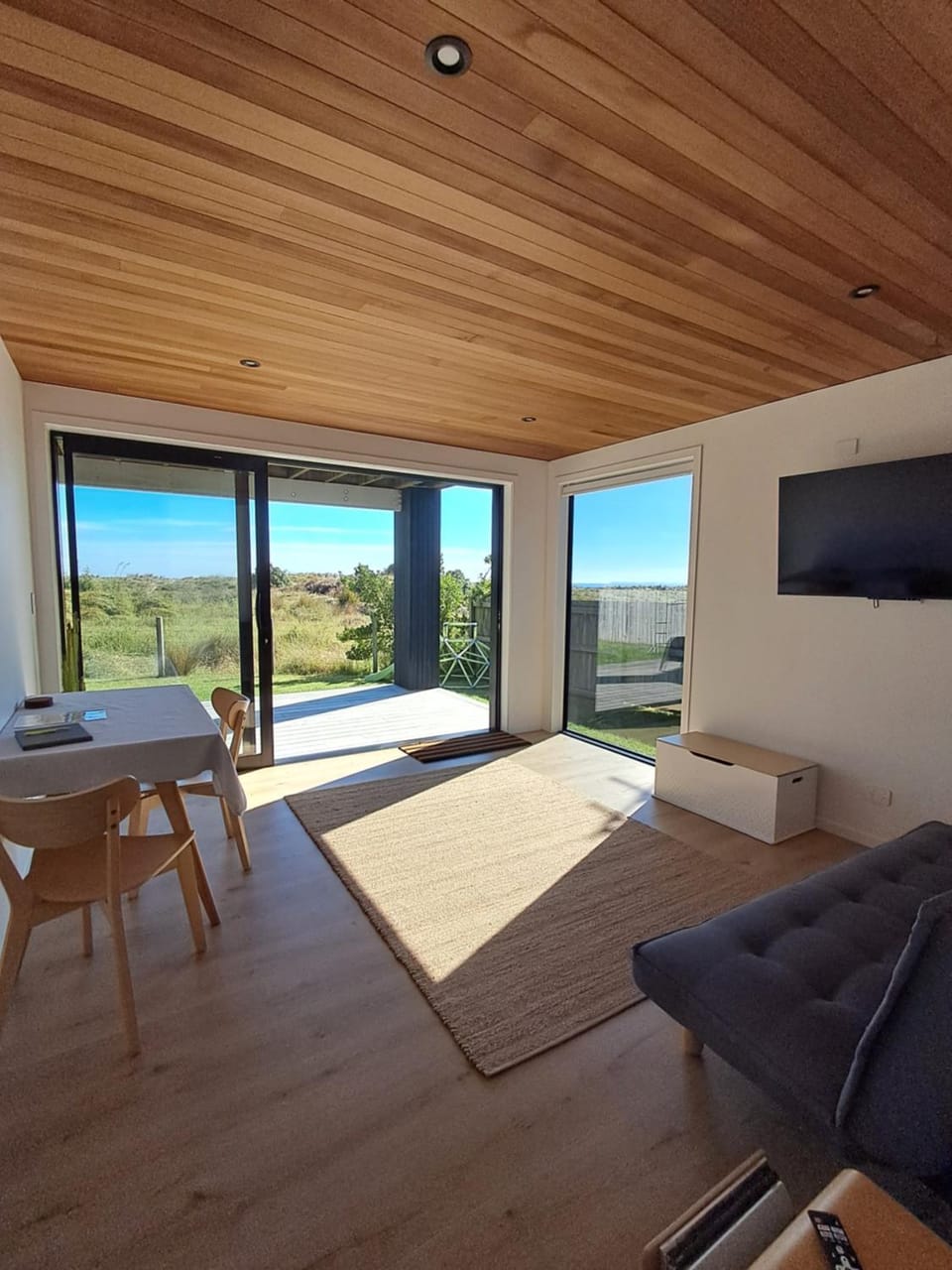 TV and multimedia, View (from property/room), Living room, Seating area, Dining area