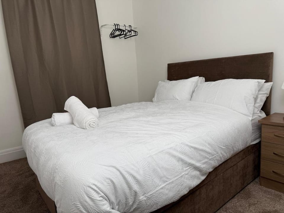 Spacious 3 Bed House Perfect for Contractors & Families with free Wi-fi and Parking House in Rotherham