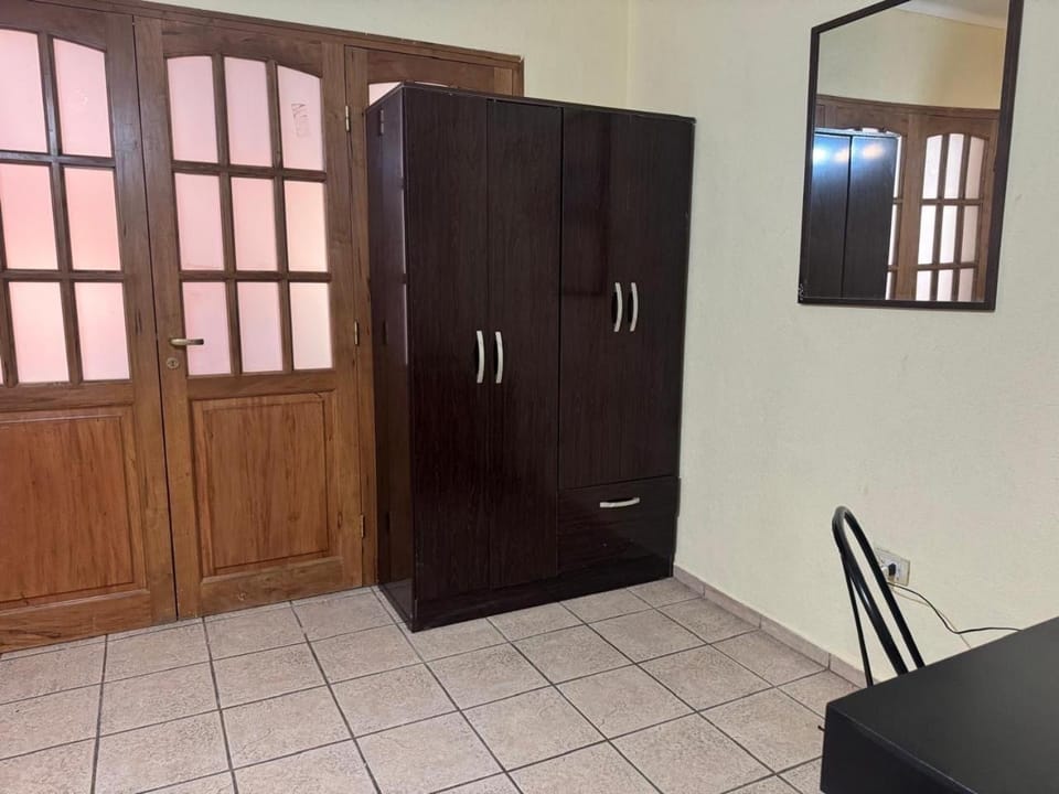 Plaza Godoy Cruz, habitacion y baño privado en casa 6 ambientes comunes, churrasquera parrilla Vacation rental in Godoy Cruz