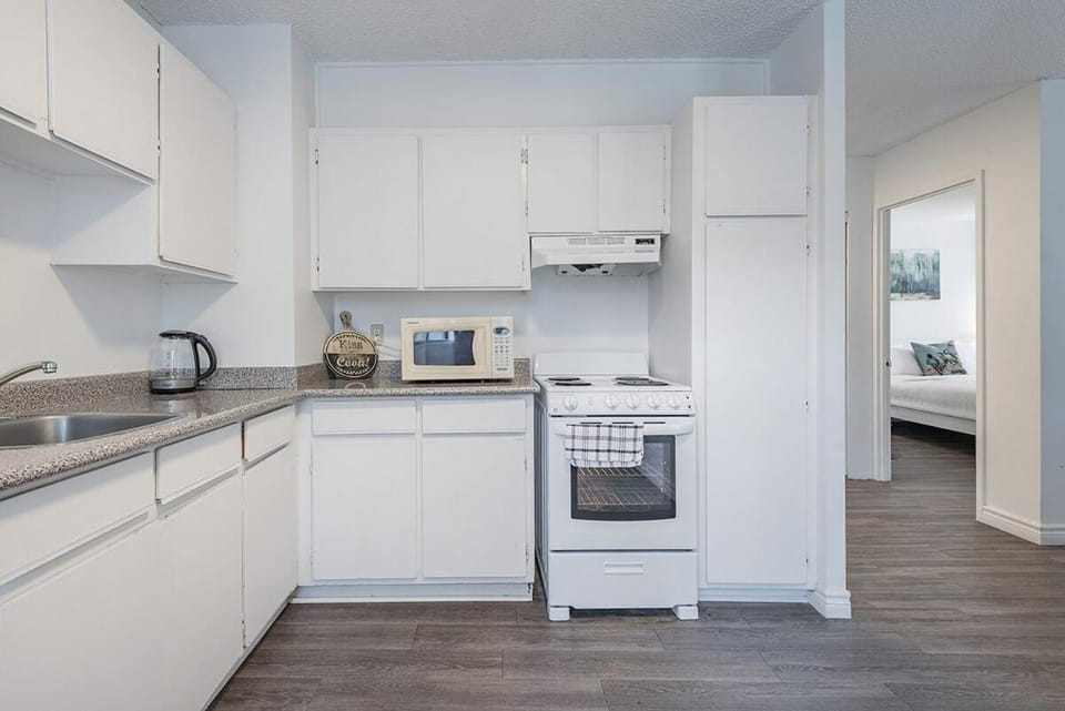 Kitchen or kitchenette, dishwasher, oven, pet friendly, stove, toaster